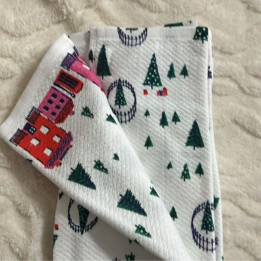 kate spade Christmas Town City Scapes White Pink Green Cotton Kitchen 2 Towel